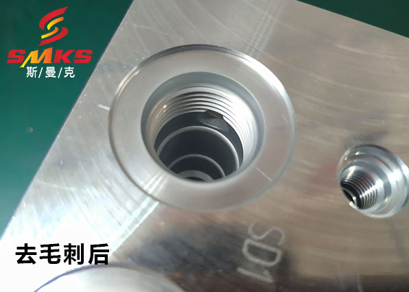 液壓閥塊內部貫通孔去毛刺，這種<a href='http://www.mlleveste.com' target='_blank'><u>流體拋光機</u></a>你一定沒見過！